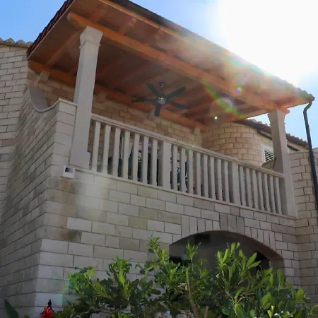Vila Bella - *
